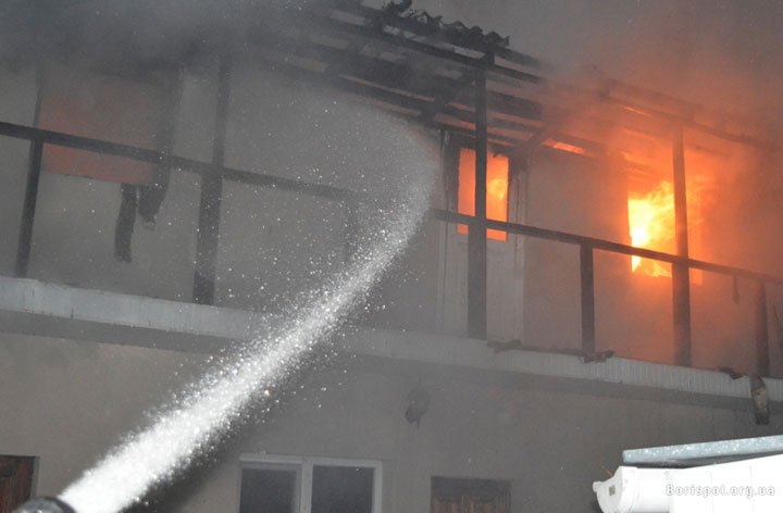 В центрі Борисполя горіла баня В центрі Борисполя горіла баня