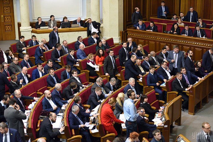 Сьогодні, о п'ятій годині ранку, нардепи все - таки ухвалили держбюджет Сьогодні, о п'ятій годині ранку, нардепи все - таки ухвалили держбюджет