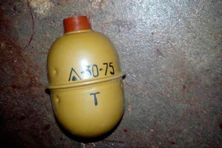 На Київщині п'яний чоловік з'ясовував стосунки із колишньою дружиною із гранатою в руці На Київщині п'яний чоловік з'ясовував стосунки із колишньою дружиною із гранатою в руці