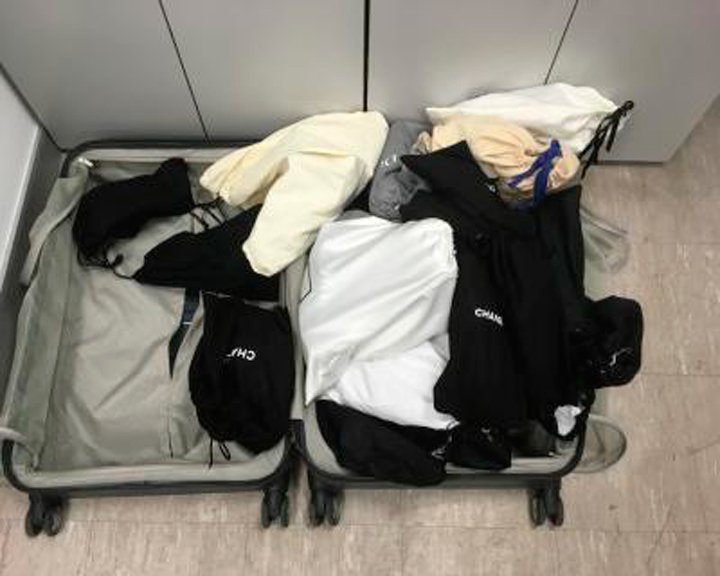 В "Борисполі" виявили українку, яка везла з Парижу брендовий одяг на понад півмільйона гривень В "Борисполі" виявили українку, яка везла з Парижу брендовий одяг на понад півмільйона гривень