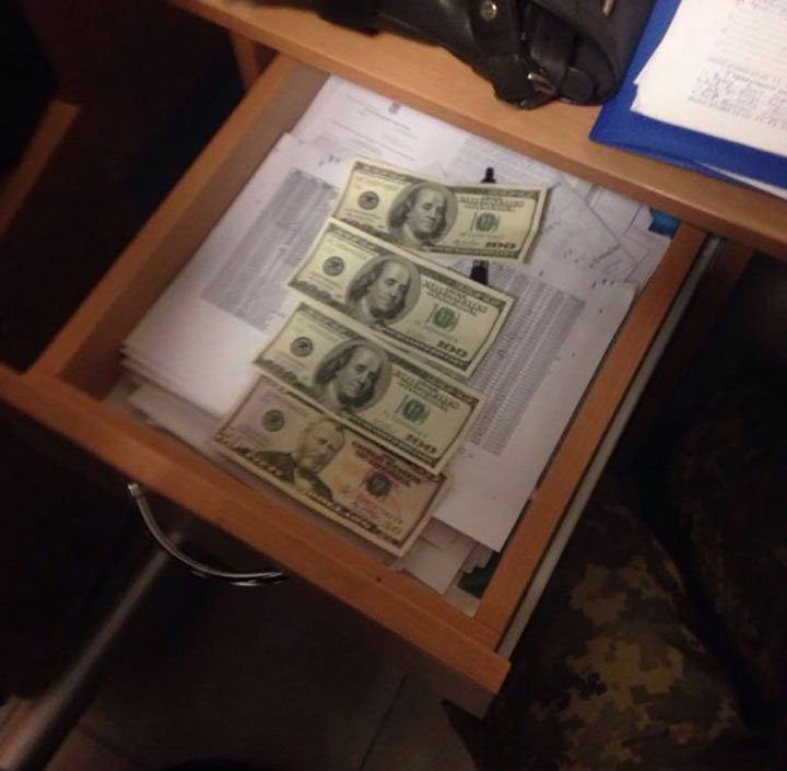 СБУ затримала на хабарі начальника посту Київської міської митниці СБУ затримала на хабарі начальника посту Київської міської митниці