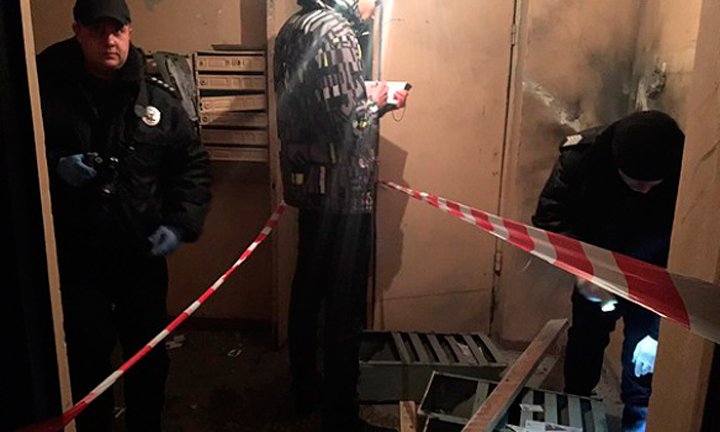 У Києві чоловіку підкинули гранату до поштової скриньки