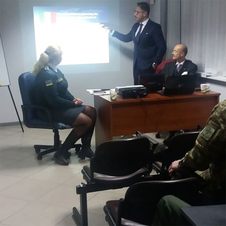 В аеропорту «Бориспіль» іноземні експерти навчали прикордонників виявляти підроблені документи