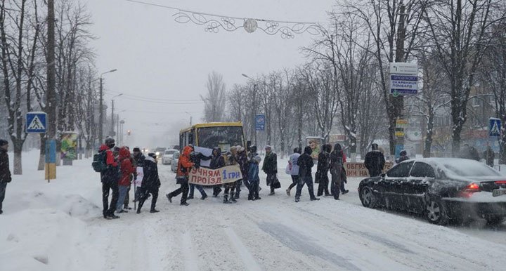 У Броварах люди перекривали вулицю вимагаючи знизити ціну на проїзд
