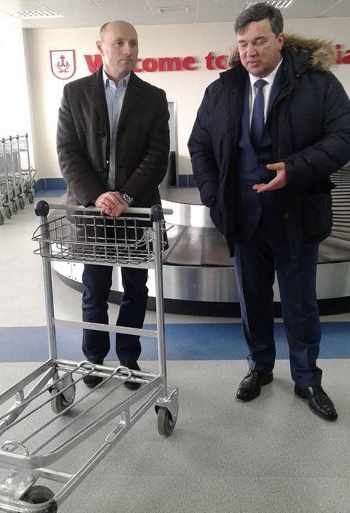 Аеропорт "Бориспіль" подарував аеропорту "Вінниця" трап та півсотні візків для багажу