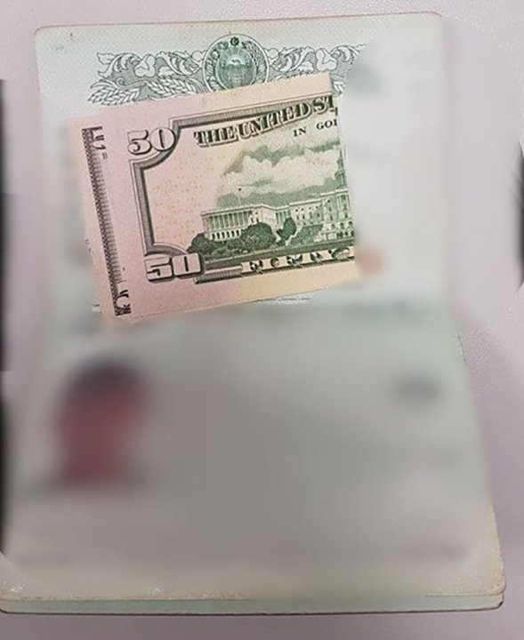 У "Борисполі" прикордонникам намагалися дати хабар у розмірі 100 доларів