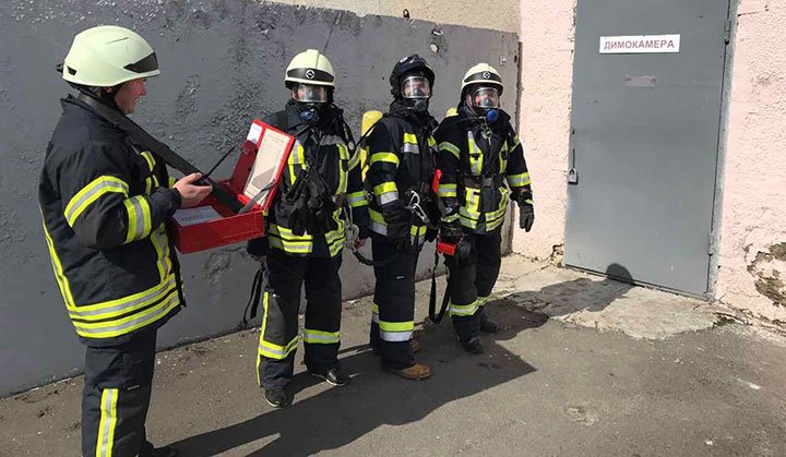 У Борисполі газодимозахисники провели практичне заняття та тренування в задимленому середовищі У Борисполі газодимозахисники провели практичне заняття та тренування в задимленому середовищі