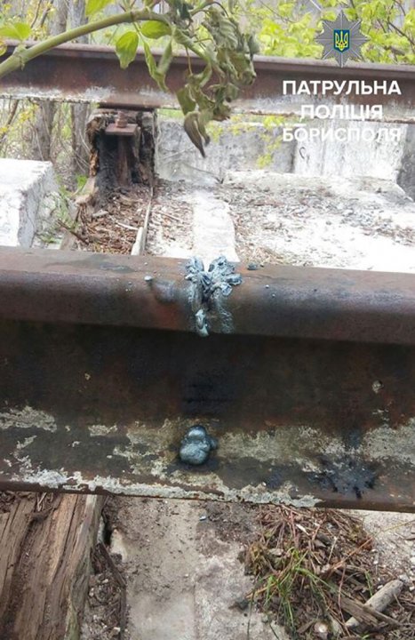 Бориспільські поліцейські затримали «на гарячому» крадія залізничних рейок Бориспільські поліцейські затримали «на гарячому» крадія залізничних рейок