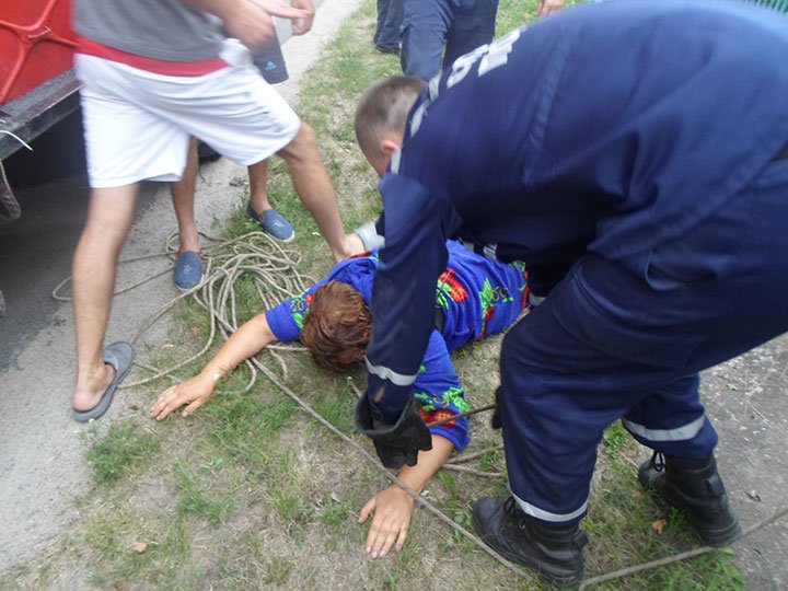 На Київщині рятувальники двічі діставали одну і ту ж жінку  із колодязів