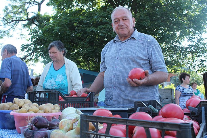 Торгівля у Старому: мода модою, а базар — місцевий тренд