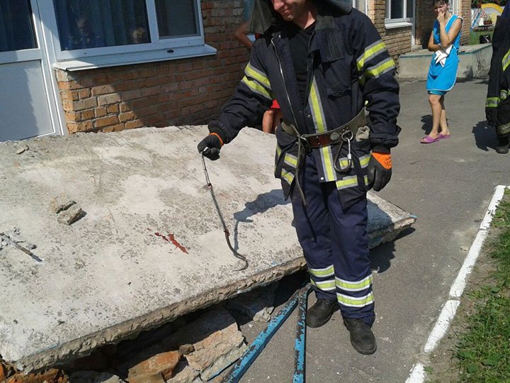 На Київщині вужик наробив переполоху в дитячому садочку На Київщині вужик наробив переполоху в дитячому садочку