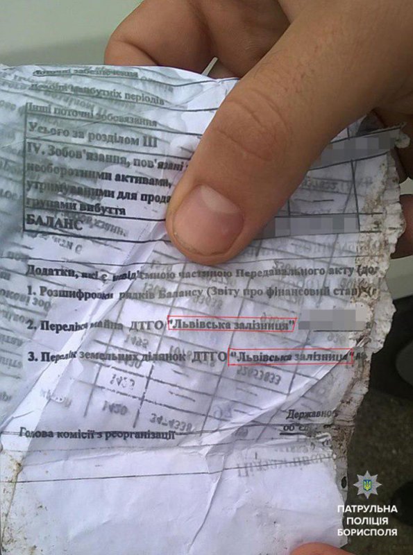 Під Борисполем патрульні зупинили вантажівку із львівським сміттям