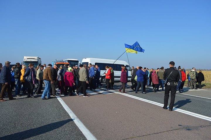 На Переяславщині обурені селяни заблокували трасу Бориспіль-Кременчук