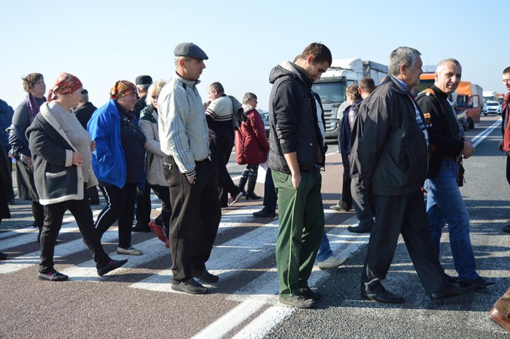 На Переяславщині обурені селяни заблокували трасу Бориспіль-Кременчук