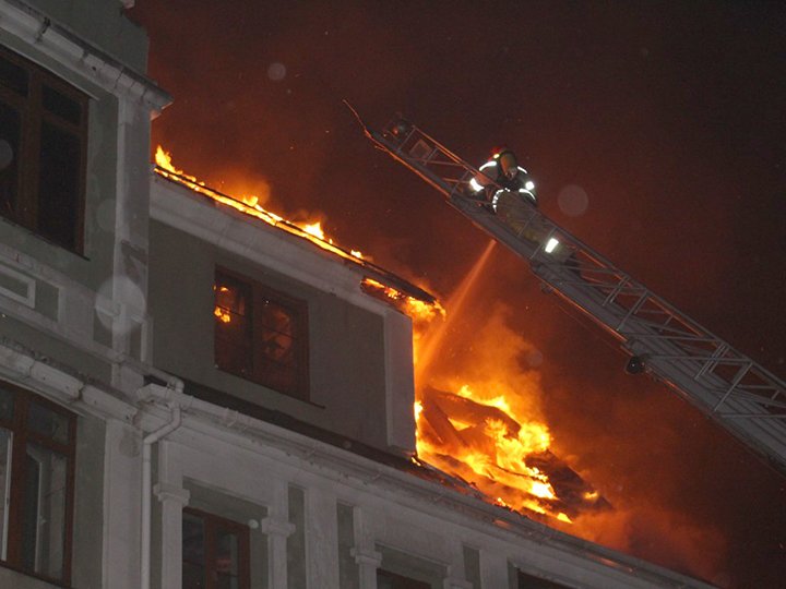 У Києві горів гуртожиток де живуть переселенці з Донбасу У Києві горів гуртожиток де живуть переселенці з Донбасу