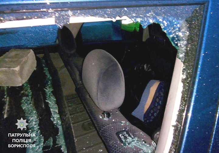 У Борисполі п'яний чоловік розбив скло в чужому авто і ліг там переночувати У Борисполі п'яний чоловік розбив скло в чужому авто і ліг там переночувати