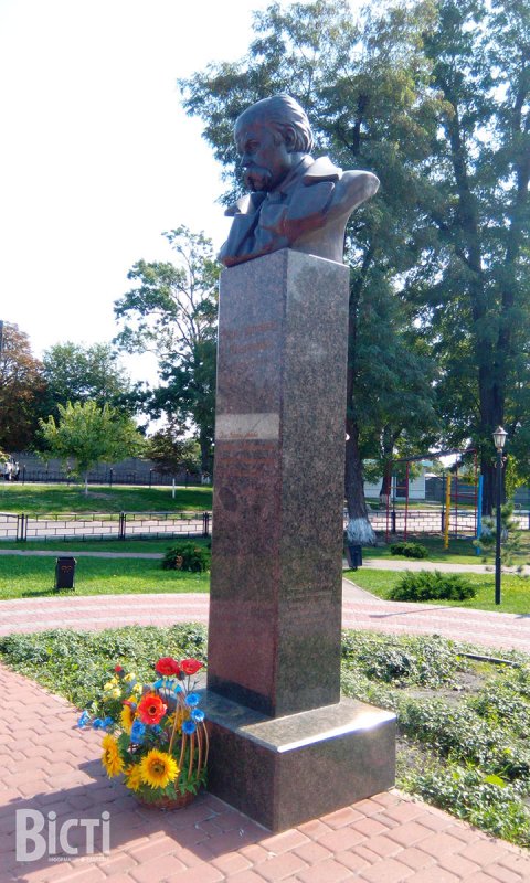Гнідин: заможне пристоличне село Гнідин: заможне пристоличне село
