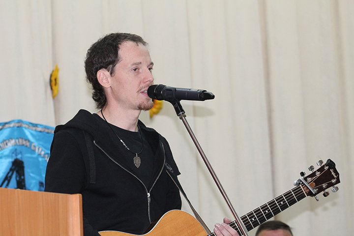 Засновник гурту «Тінь Сонця» вчив бориспільських школярів патріотизму