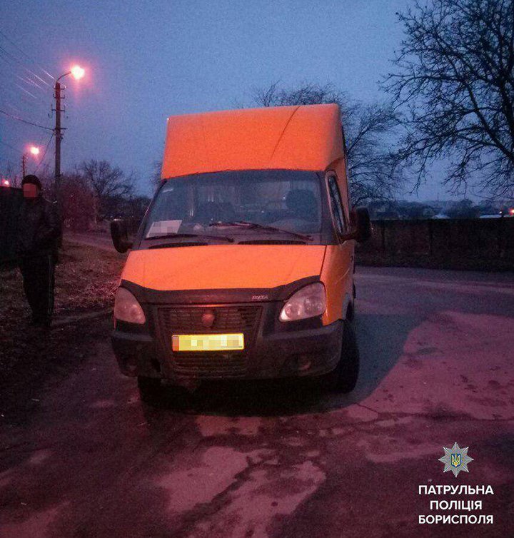 Поліцейські Борисполя зупинили маршрутку, яка перевозила пасажирів не пройшовши технічний контроль Поліцейські Борисполя зупинили маршрутку, яка перевозила пасажирів не пройшовши технічний контроль