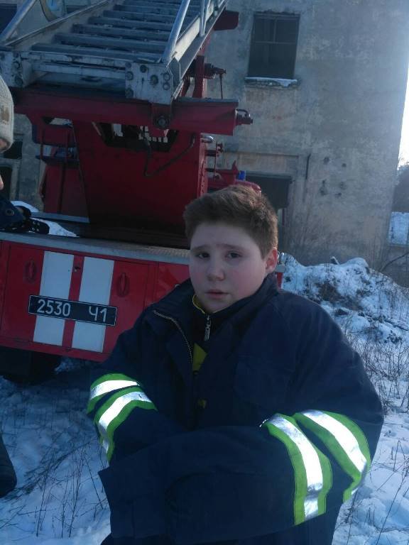 У Броварах рятувальники зняли з даху недобудови дитину