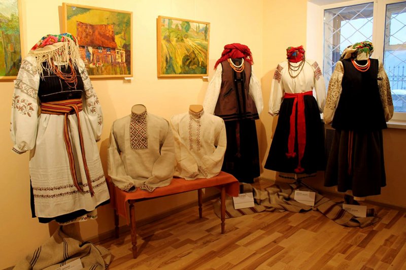 У музеї Борисполя експонуються пейзажі й традиційний стрій кінця XIX — середини XX століть