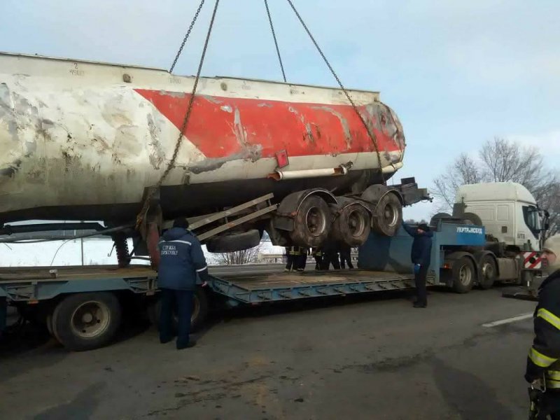 Під Броварами перекинулась цистерна з 30-ма тонами спирту