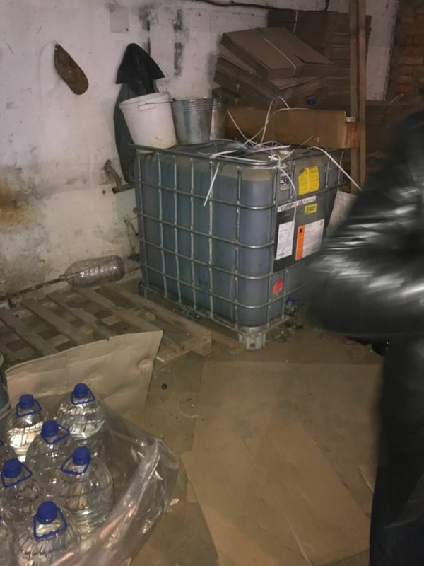 У Борисполі виявили підпільний цех з  виготовлення алкогольних виробів