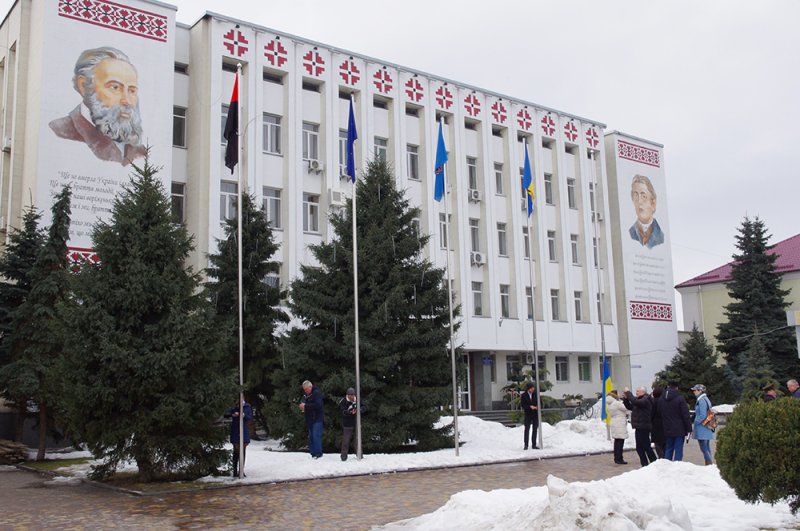 У Борисполі замайорів червоно-чорний стяг, поряд із державним