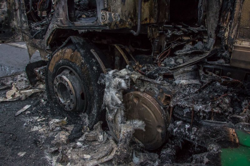 На Бориспільській трасі під час руху спалахнула фура