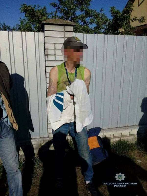 На Київщині правоохоронці виявили озброєного іноземця