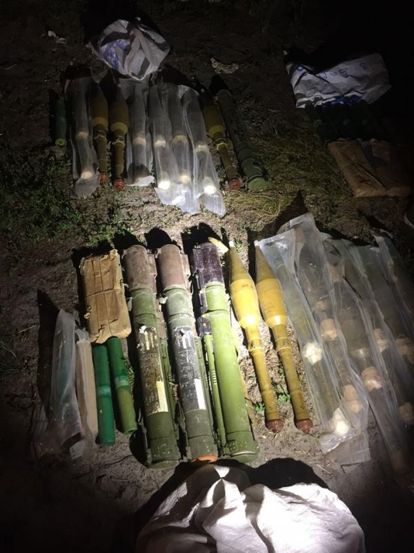 У Бориспільському районі СБУ виявила замасковану схованку зброї та боєприпасів