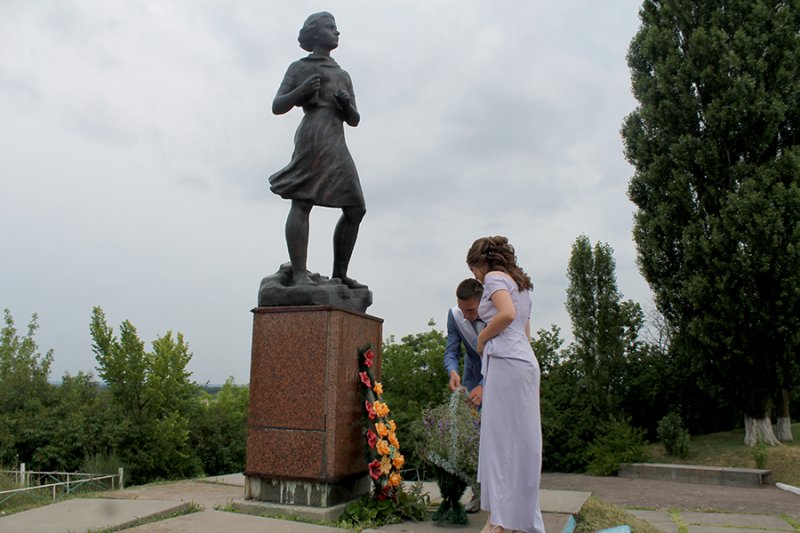 Випускний у Старому: дощ не завадив святу