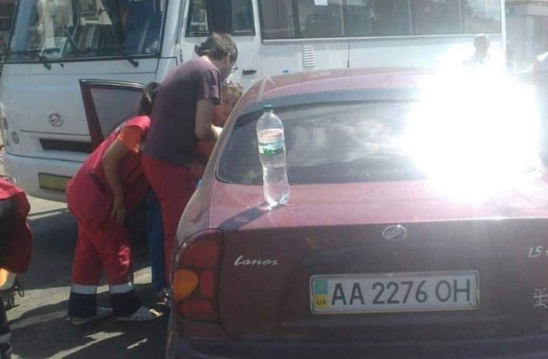 У Борисполі сталася ДТП: водій легковика в'їхав у припаркований автобус
