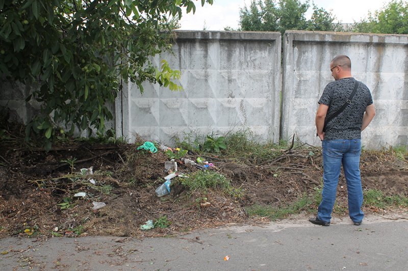 Комунальники Борисполя повернули сміття власнику у двір