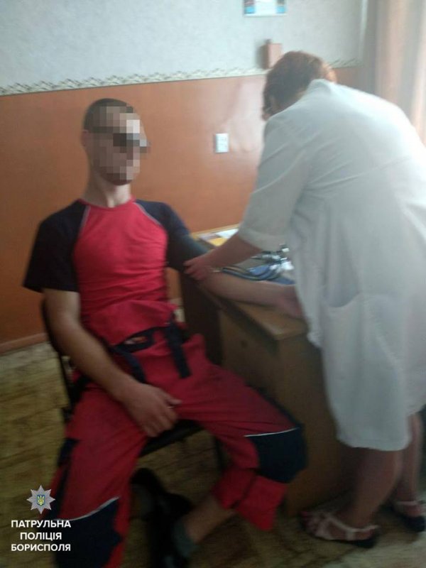На території аеропорту "Бориспіль" патрульні затримали  громадянина, який керував авто під дією наркотиків