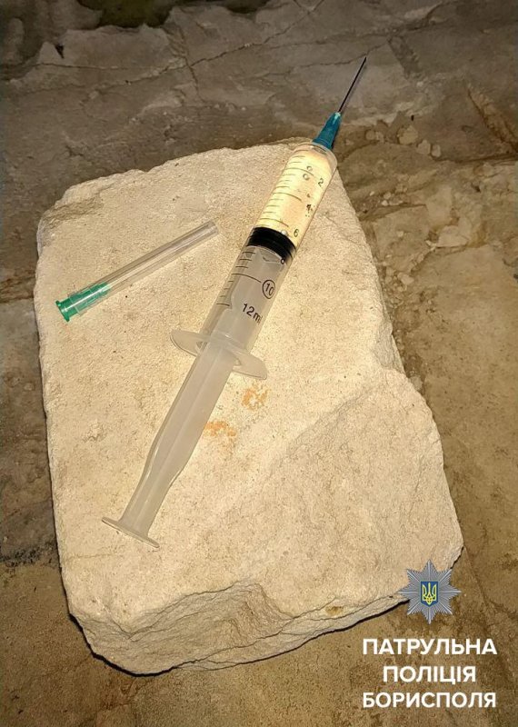 Патрульні Борисполя виявили у двох чоловіків наркотичні речовини