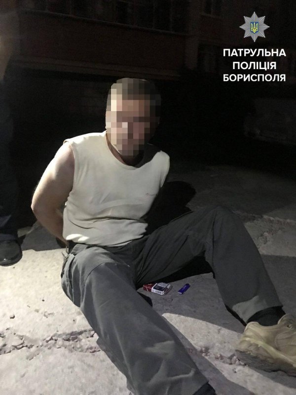 Патрульні затримали чоловіка, який розгулював Борисполем із пістолетом ПМ-9мм
