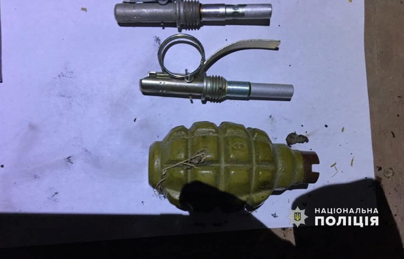 Житель Воронькова тримав у себе вдома гранати, запали та набої