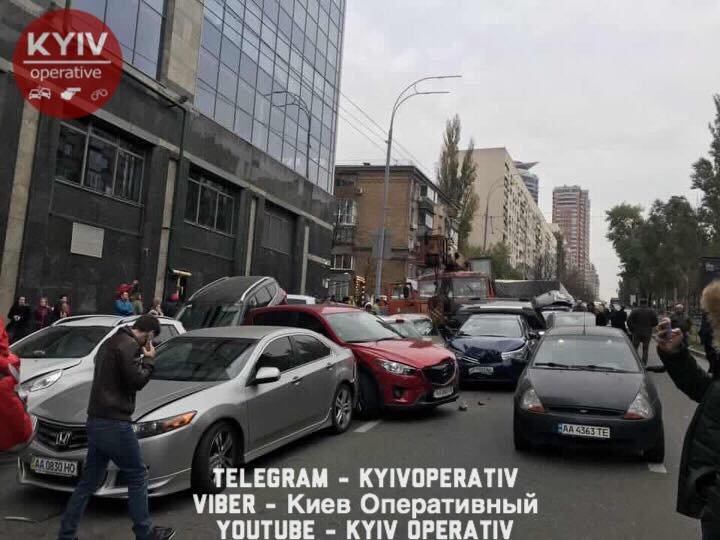 У Києві внаслідок ДТП пошкоджено 18 авто