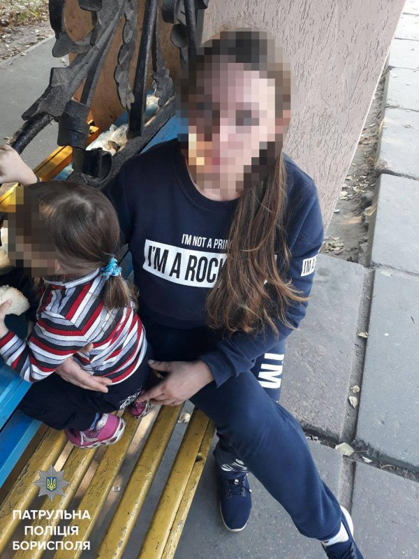 Патрульні Борисполя допомогли 3-річній дівчинці повернутися до мами