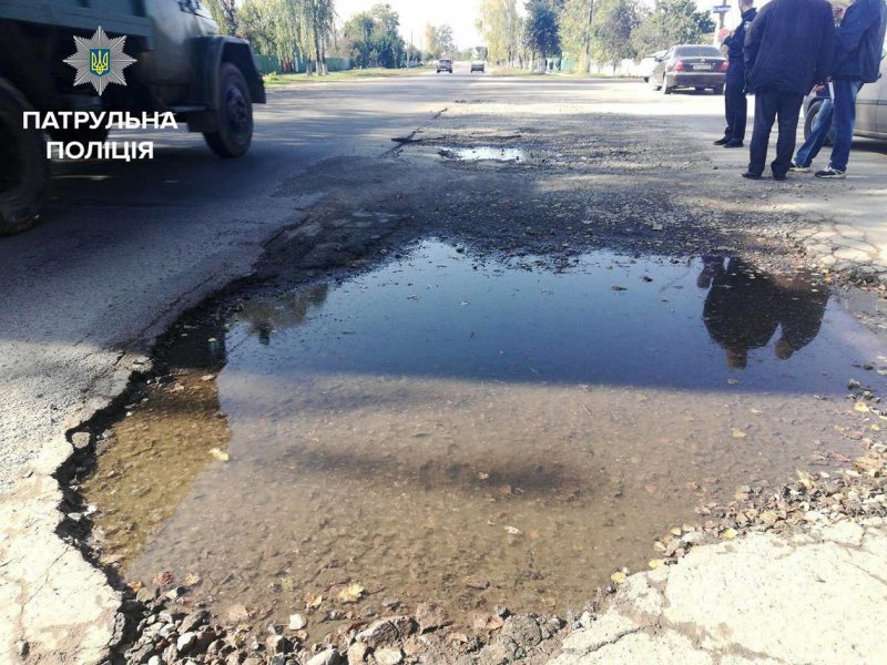Патрульні Київської області проводять осінній комісійний огляд автомобільних доріг