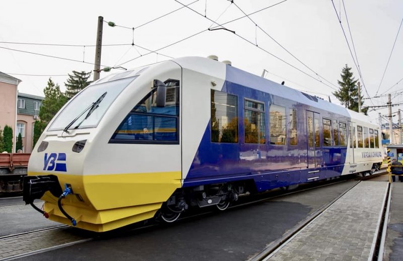 Укрзалізниця продемонструвала відремонтовані рейкові автобуси Pesa для маршруту Київ-Пасажирський—Бориспіль-аеропорт