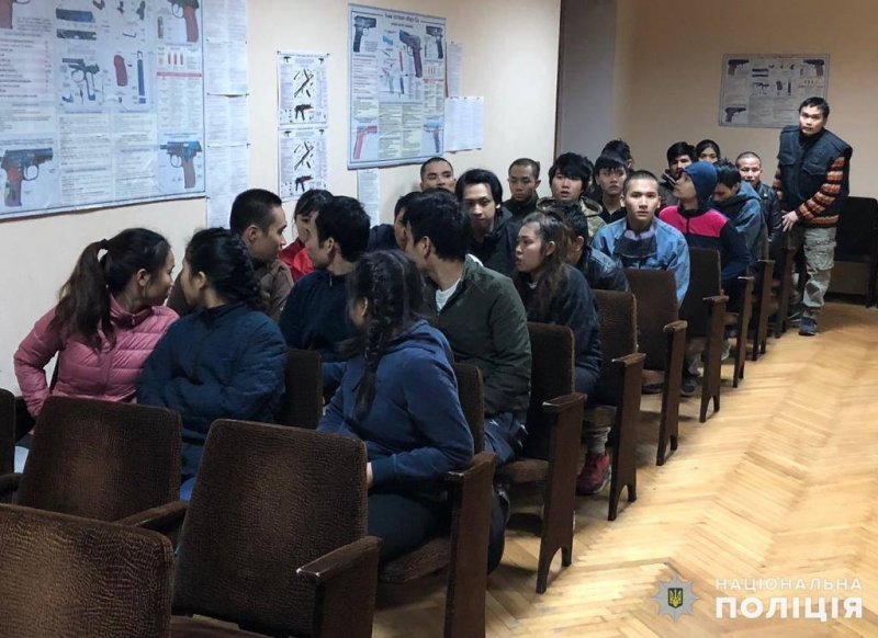 В одному із селищ Київщини ходили іноземці та просили їсти