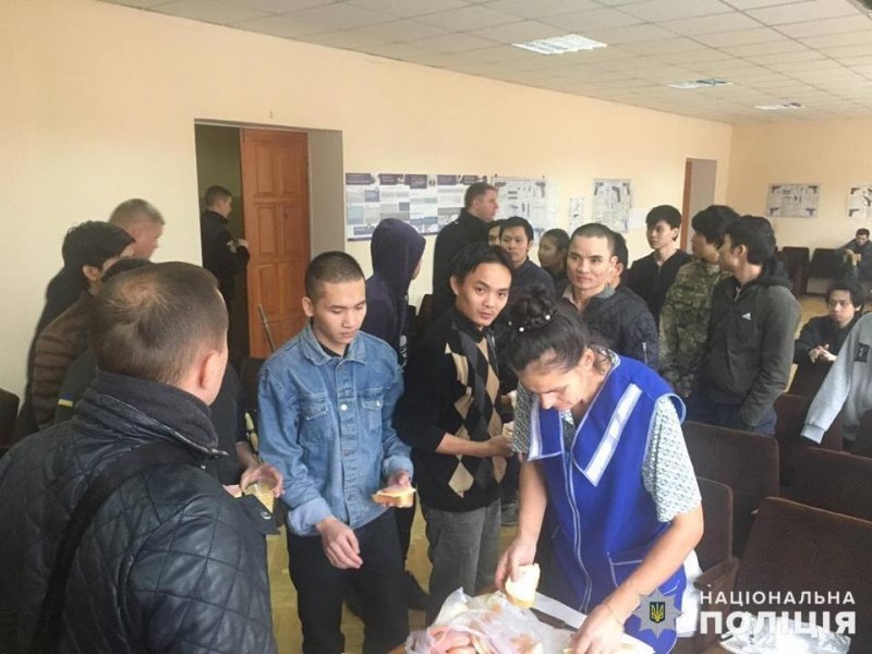 В одному із селищ Київщини ходили іноземці та просили їсти