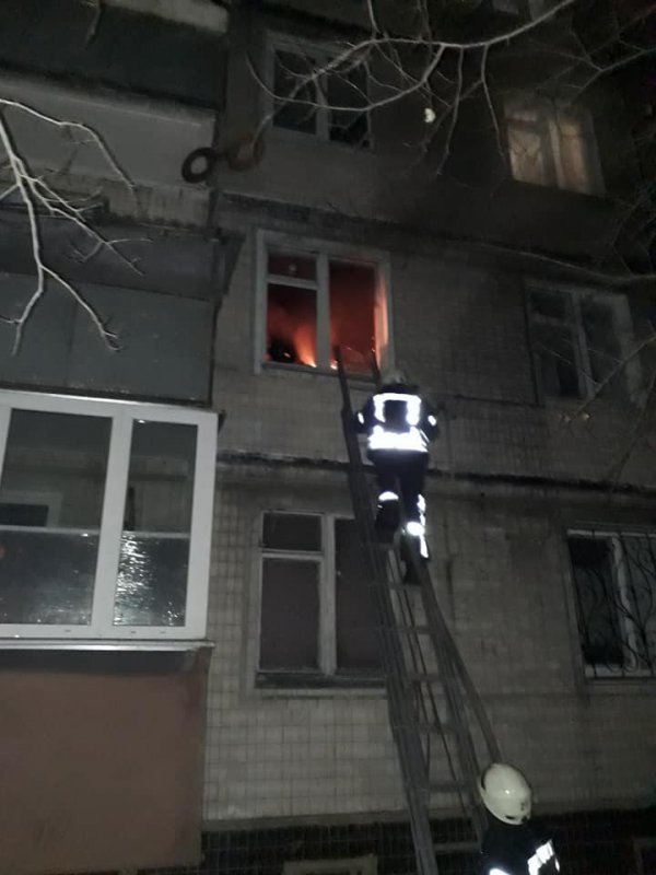 У Броварах горіла квартира у 9-поверховому будинку