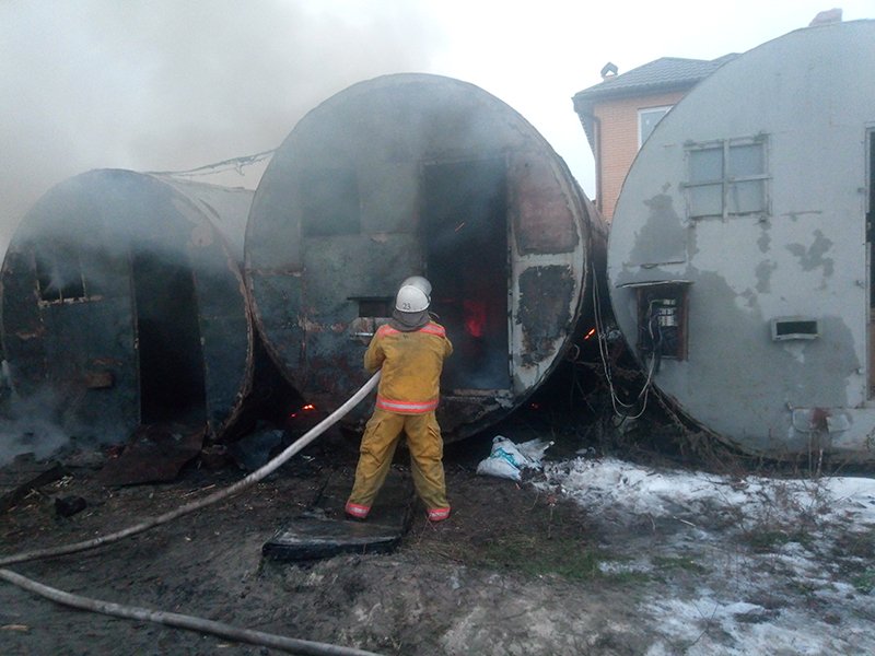 У с. Вишеньки пожежники ліквідували пожежу у побутових вагончиках