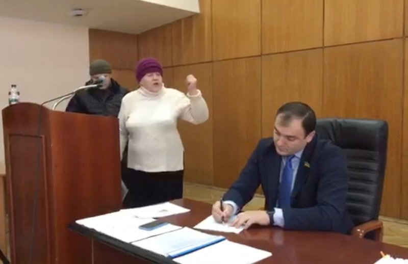 Гучний конфлікт на сесії Бориспільської міської ради: АТОВці проти секретаря Ярослава Годунка, озброєний патруль поліції у залі та екстрена нарада депутатів