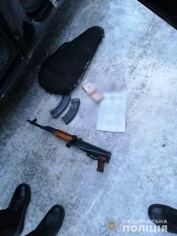 На Київщині поліцейські зупинили автомобіль з викраденим чоловіком