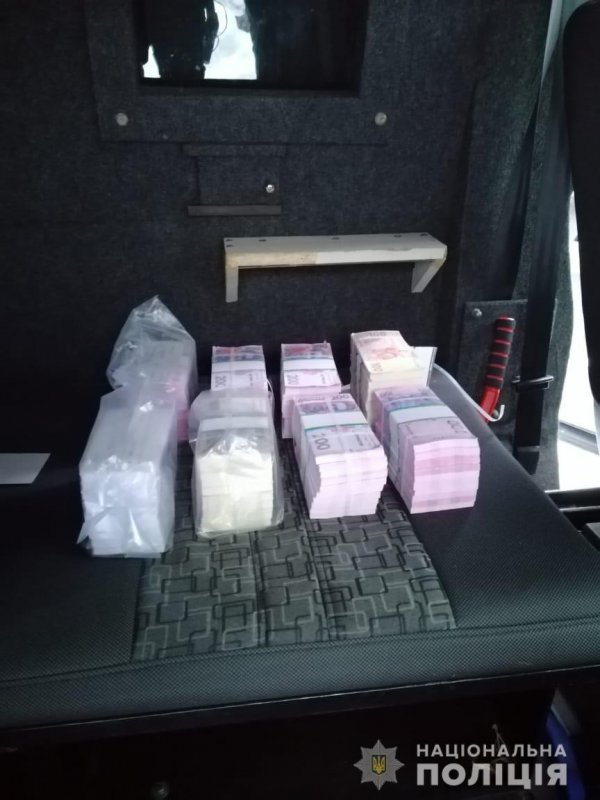 На Київщині поліцейські зупинили автомобіль з викраденим чоловіком