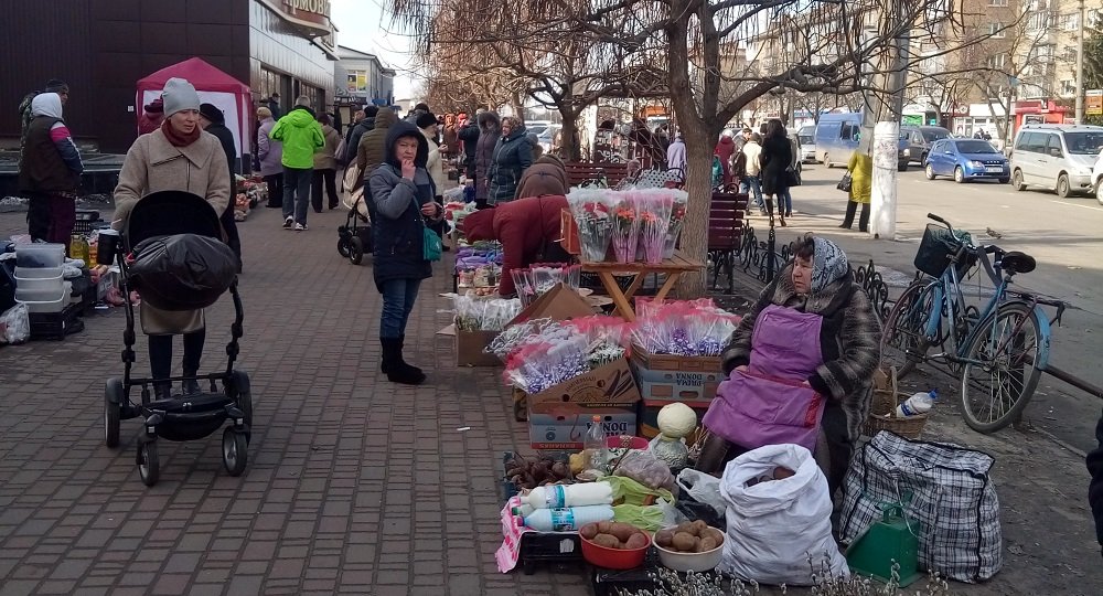 ФОТОФАКТ. Стихійна торгівля «процвітає»